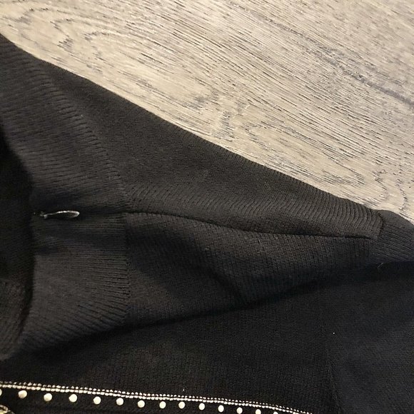 Vintage new St. John Sport mock neck knit boxy embroidered cropped sweatshirt - Picture 9 of 16